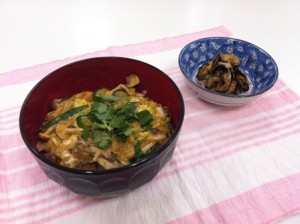 6月12日（水）は【鰻ときのこの卵とじ丼】