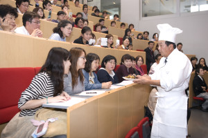 自ら客席に近づきできた料理を見せてくれました