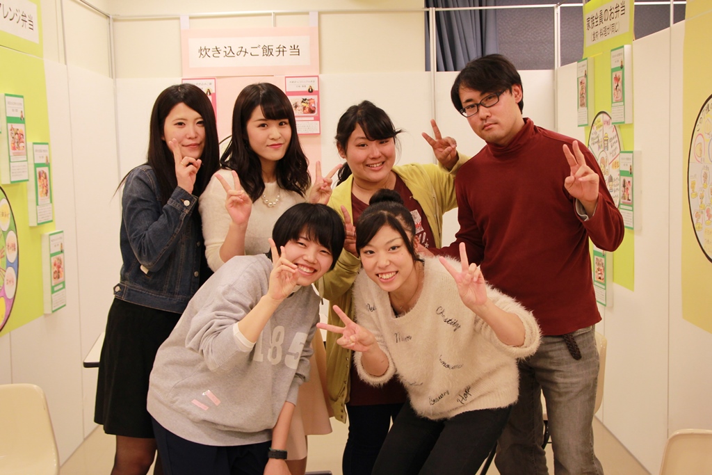 第59回学園祭・準備期間レポート<その2>「栄養士科食育研究展示」「お土産売り場」「パン工房」のサムネイル画像